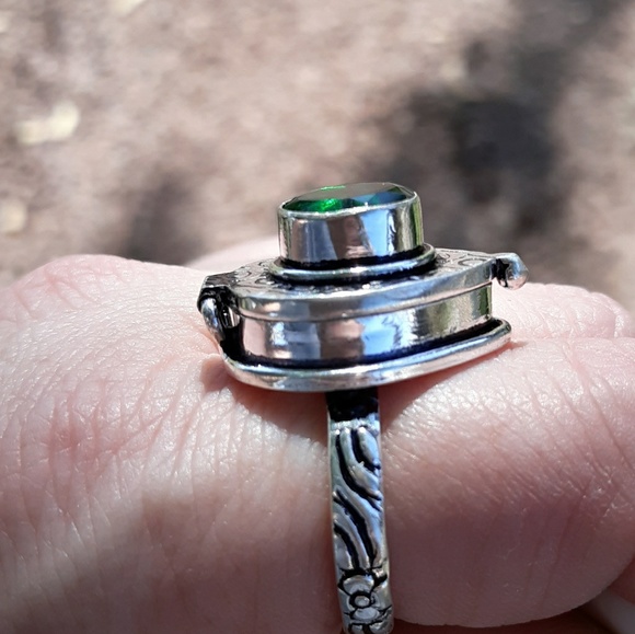 New Green Quartz 925 Silver Poison Ring. - Picture 8 of 8